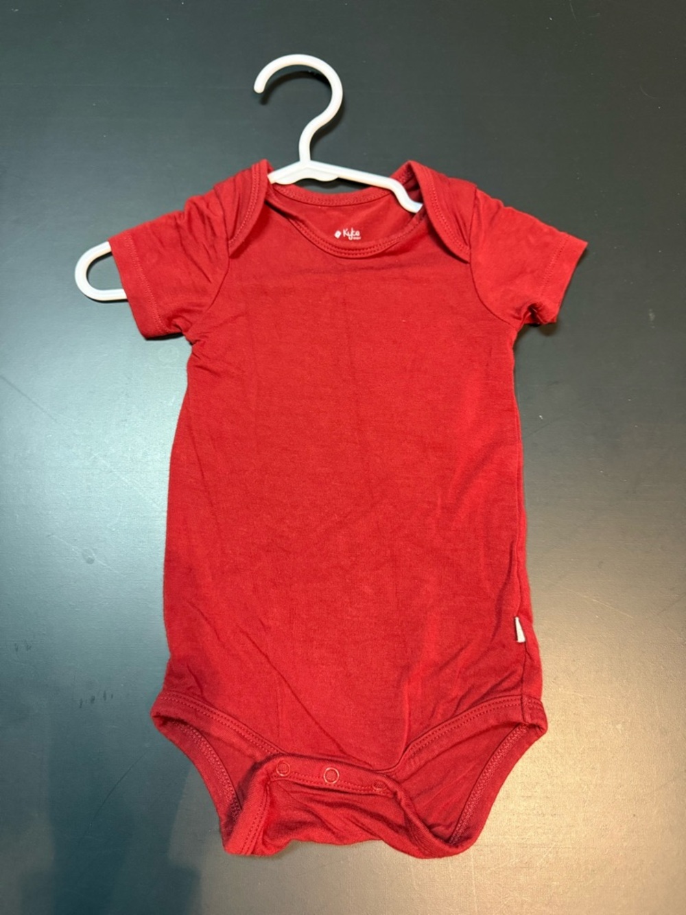 Kyte Baby Onsie Short Sleeve Bodysuit in Cardinal Red